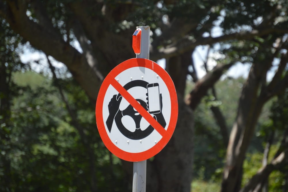 Road sign prohibiting phone use while driving